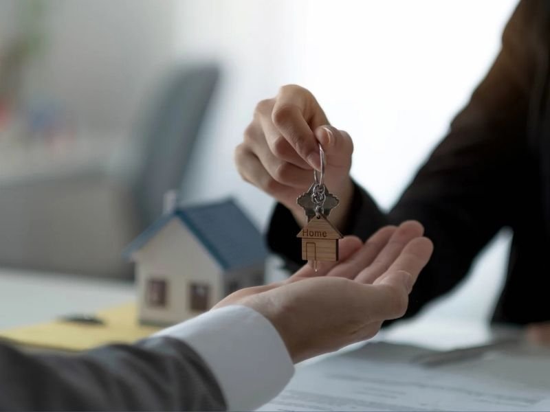 How Agora Real Estate Group Helps You Find the Right Tenants