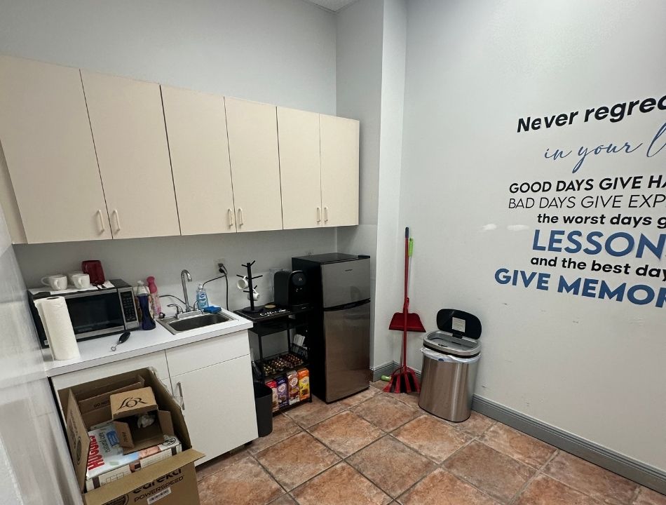 For Sale - Costa Corporate Centre. 3325 NW 97th Avenue Miami, FL. 8,560 SF - $3,500,000. Agora Real Estate. Image 5
