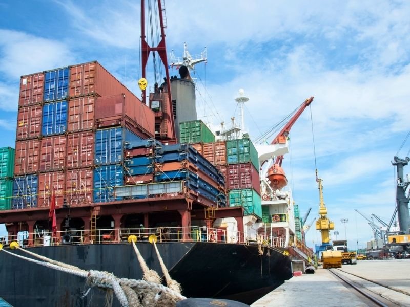 Seven ways companies tackle tariff risks a casual overview